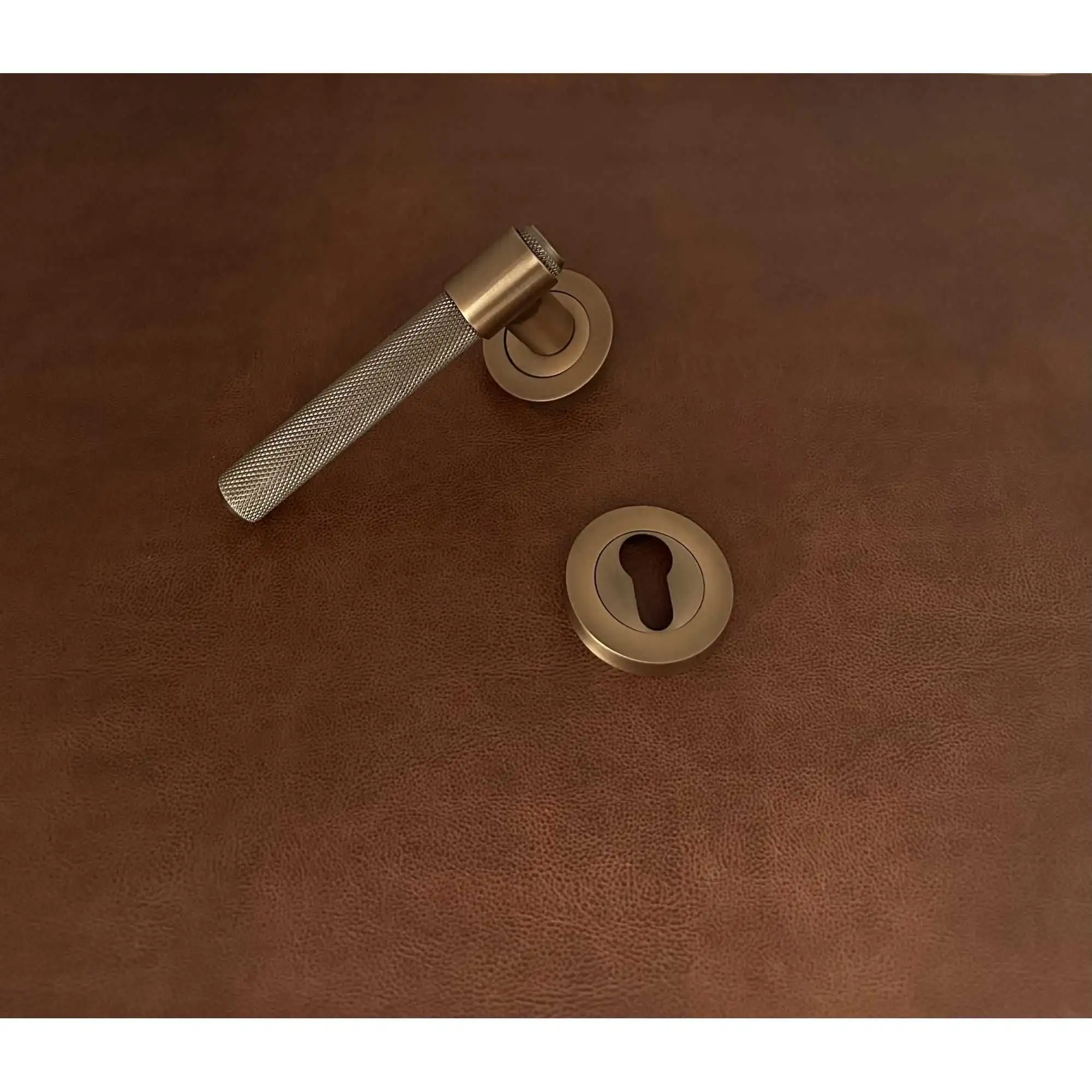 Özen Handles ZK62 Mat Antik Sarı Yale Kapı Kolu Sol |Koldoor